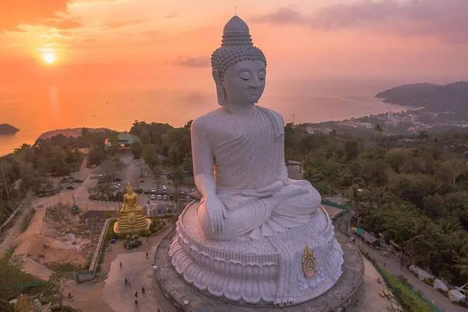 Phuket Landmarks and Historic Sites: Private City Tour by Bangtao Beach Bar