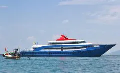 Phi Phi Island Tour by Big Boat by Royal Jet Cruiser (First Class) by Bangtao Beach Bar Phi Phi Island Tour by Big Boat by Royal Jet Cruiser (First Class) by Bangtao Beach Bar