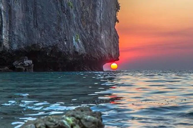 Phi Phi Early Bird Premium Tour by Speed Boat by Bangtao Beach Bar Phi Phi Early Bird Premium Tour by Speed Boat - Speed Boat Rentals